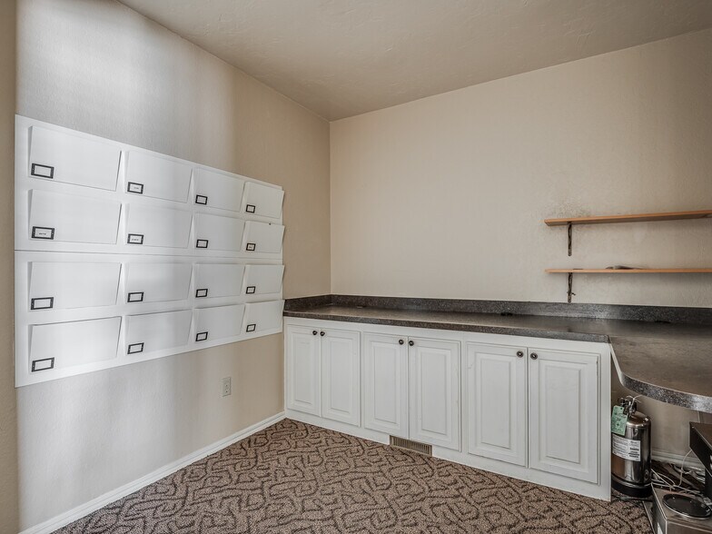 More Photos Of 525 Tower Dr, Moore Office For Lease