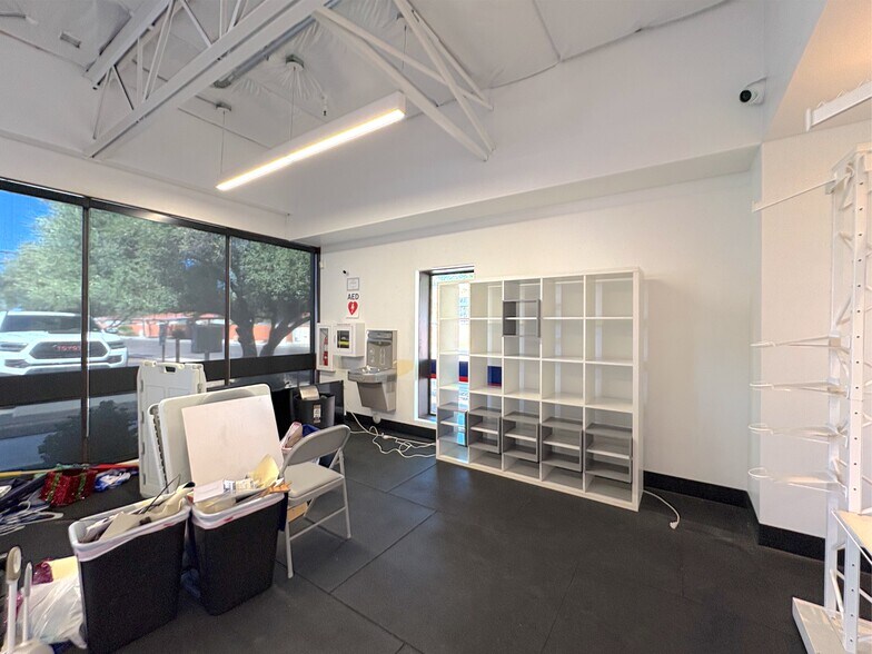 More Photos Of 3844 N 32nd St, Phoenix Storefront Retail Office For Lease