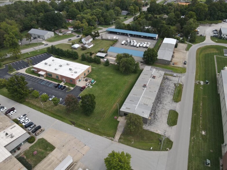 More Photos Of 910 Industrial Blvd, New Albany Flex For Sale