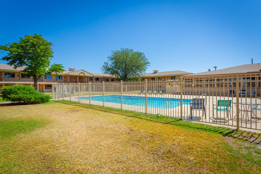 More Photos Of 2803 W 2nd St, Roswell Hotel For Sale