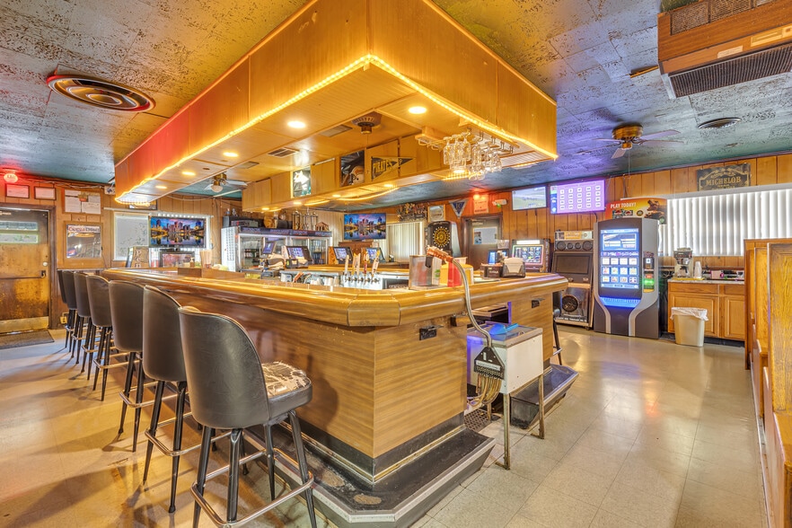 More Photos Of 1020 Sharon Rd, Beaver Restaurant For Sale