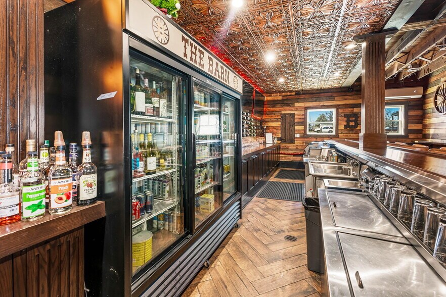 More Photos Of 316 N Main St, Columbia Storefront Retail Office For Sale