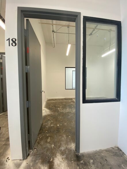 More Photos Of 901 E 31st St, Los Angeles Manufacturing For Lease