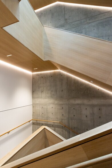 More Photos Of 5950 W Jefferson Blvd, Los Angeles Office For Lease