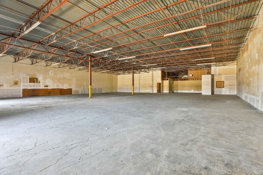 More Photos Of 4727-4751 Center Park Blvd, San Antonio Manufacturing For Lease