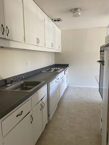 More Photos Of 6 Garden Ct, Belmont Apartments For Sale