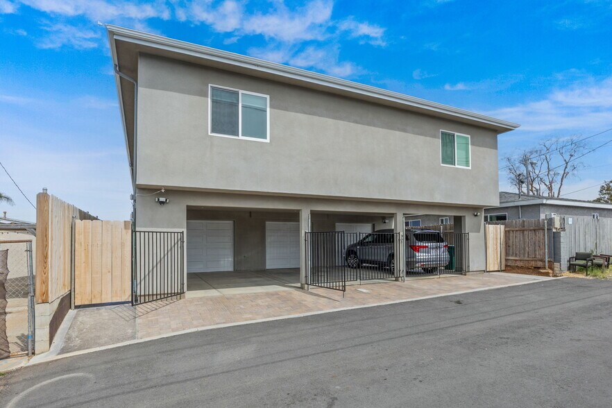 More Photos Of 1417 Lemon St, Oceanside Multifamily For Sale