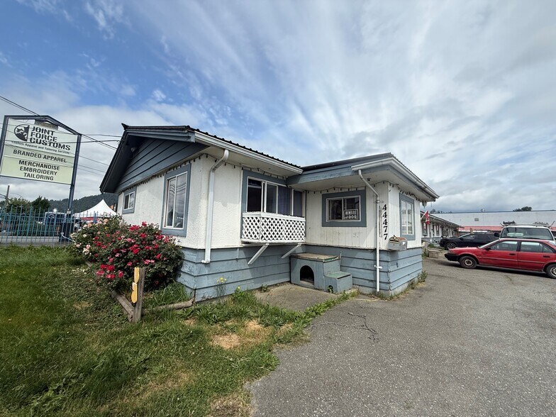 Primary Photo Of 44477 Yale Rd, Chilliwack General Retail For Sale