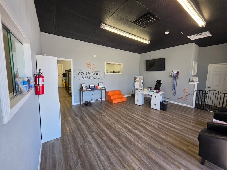 More Photos Of 6839 E 40th St, Tulsa Showroom For Sale
