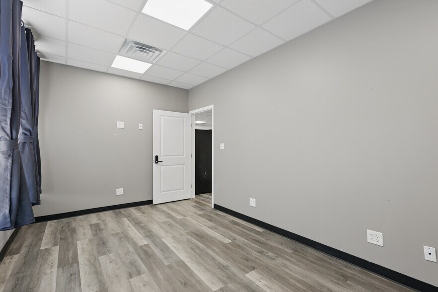 More Photos Of 581 E Cherry St, Troy Freestanding For Sale