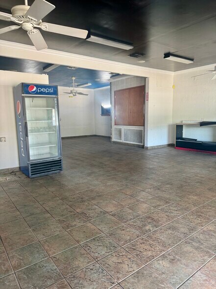 More Photos Of 200 Cecilia St, Alice Convenience Store For Lease