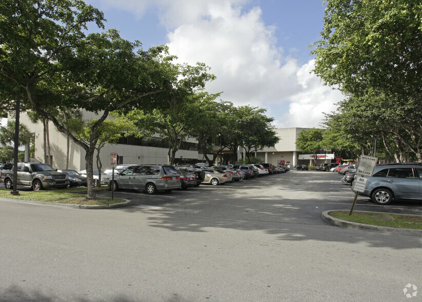 More Photos Of 6625 Miami Lakes Dr, Miami Lakes Loft Creative Space For Sale