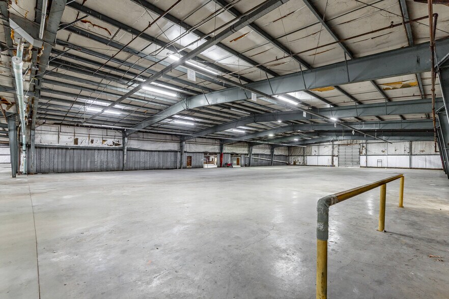More Photos Of 1318 Underwood St, Dalton Warehouse For Sale