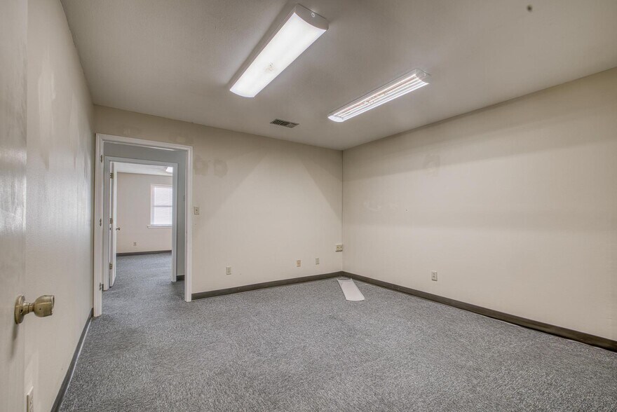 More Photos Of 1014 Creighton Rd, Pensacola Flex For Lease