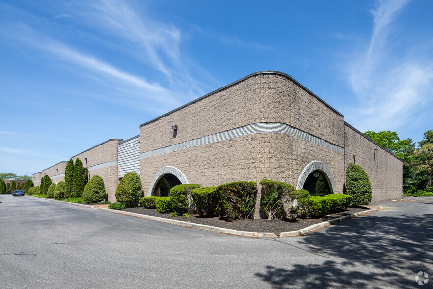 Primary Photo Of 331 Dante Ct, Holbrook Warehouse For Lease