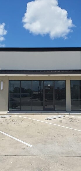 More Photos Of 1202 E Rio Grande St, Victoria Freestanding For Lease
