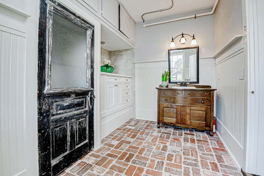 More Photos Of 902 Richmond Pky, Richmond Office Residential For Sale