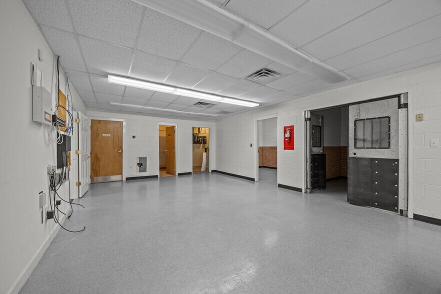 More Photos Of 201 4th St, Walnut Cove Office For Sale