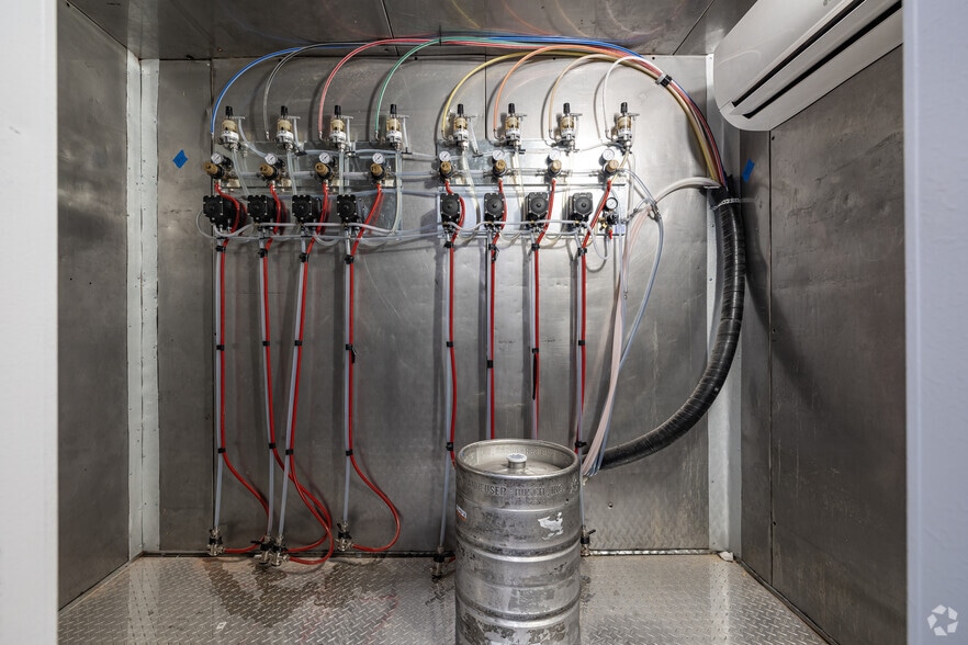 More Photos Of 1011 Front St, Evanston Restaurant For Lease