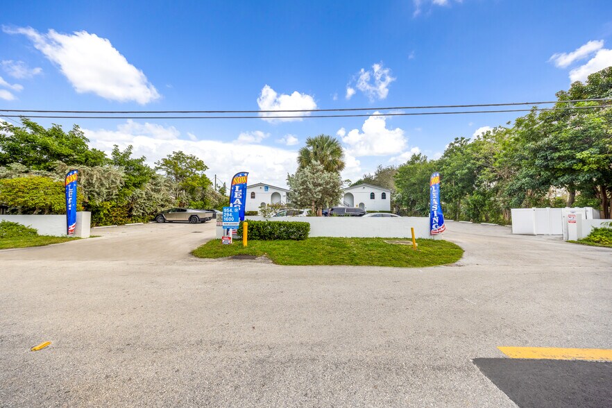 More Photos Of 1350-1400 NE 5th Ter, Fort Lauderdale Apartments For Sale