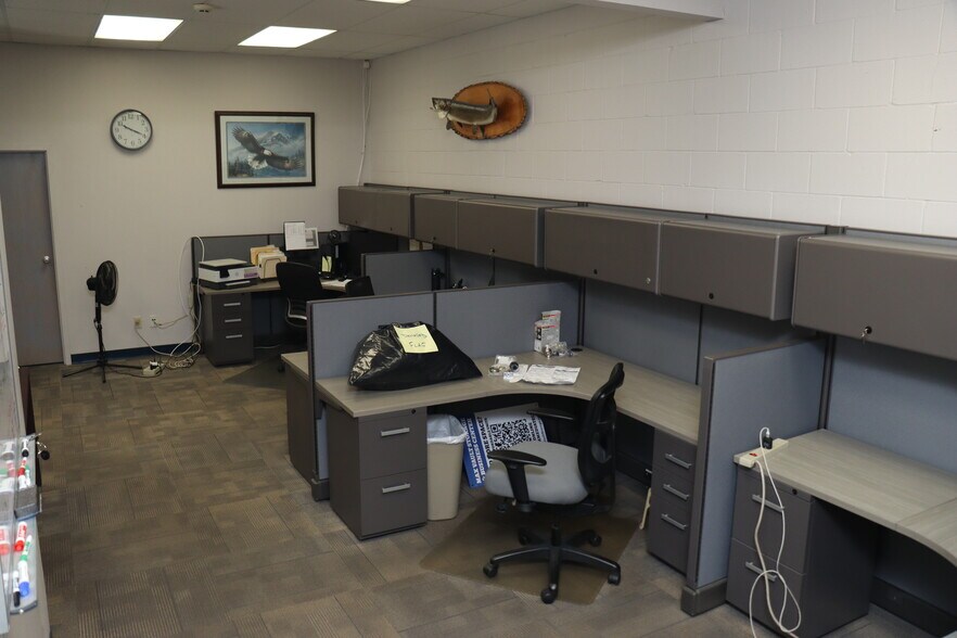 More Photos Of 10416 New Berlin Rd, Jacksonville Warehouse For Lease