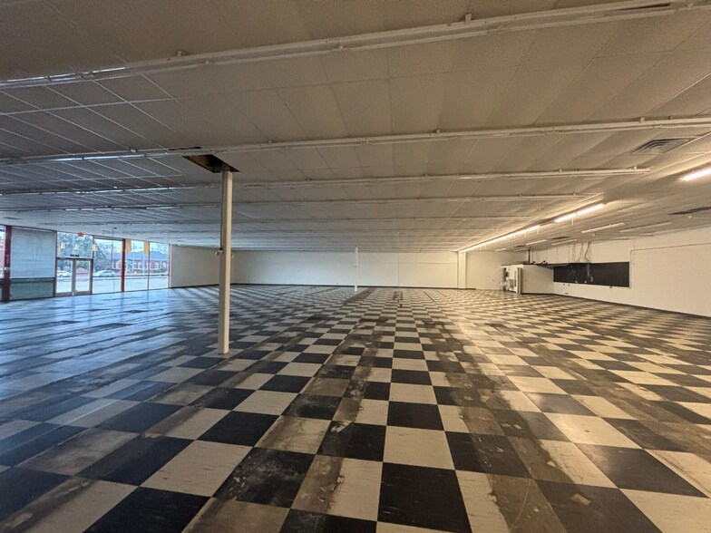 More Photos Of 2639 W Meighan Blvd, Gadsden Freestanding For Lease