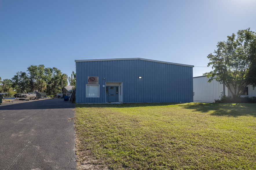 Primary Photo Of 610 Charlotte St, Punta Gorda Flex For Sale