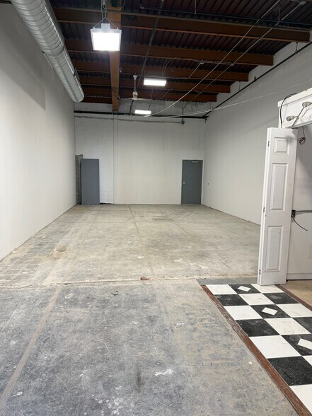More Photos Of 635 New Park Ave, West Hartford Warehouse For Lease