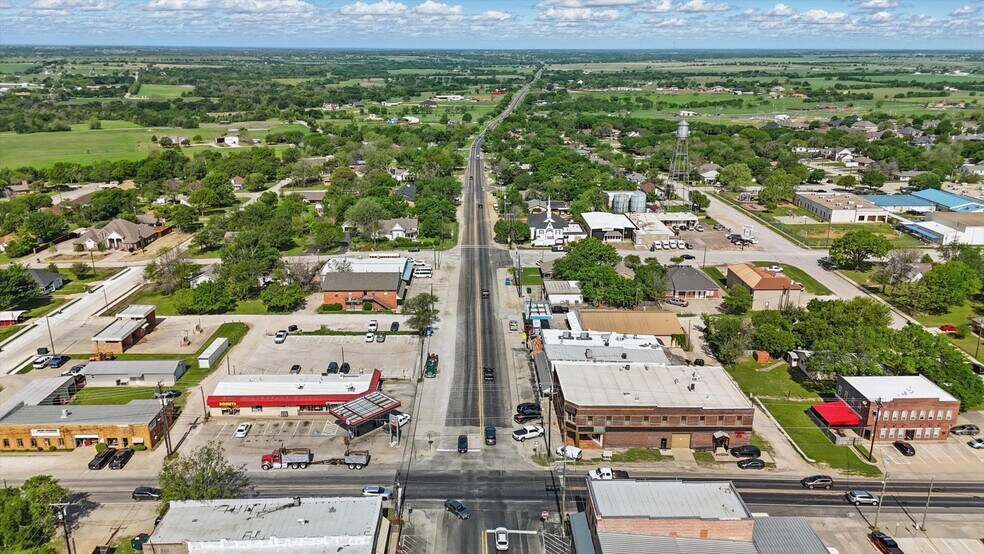 More Photos Of 206 W McCart St, Krum Storefront For Sale