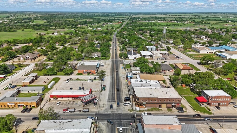 More Photos Of 206 W McCart St, Krum Storefront For Sale