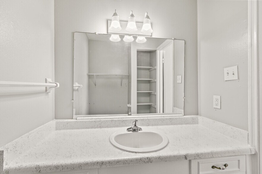 More Photos Of 8800 Gulf Fwy, Houston Apartments For Sale