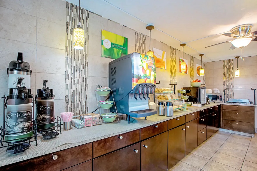 More Photos Of 6819 N Us-129, Live Oak Hotel For Sale