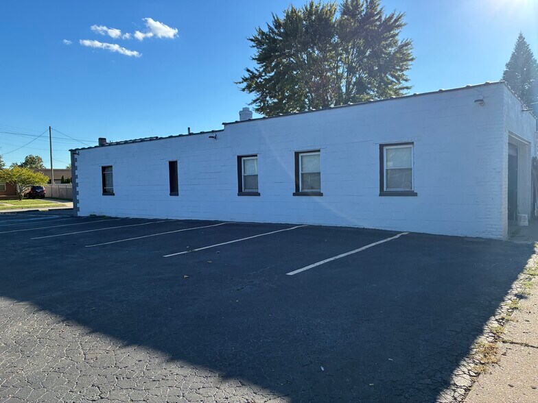 More Photos Of 10118 Eagle St, Dearborn Industrial For Sale