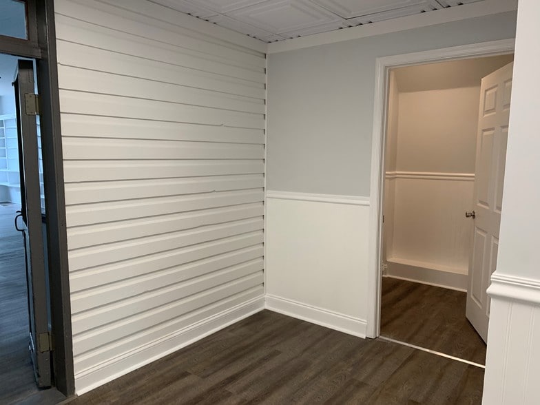 More Photos Of 26 W Main St, New Market Storefront Retail Office For Lease