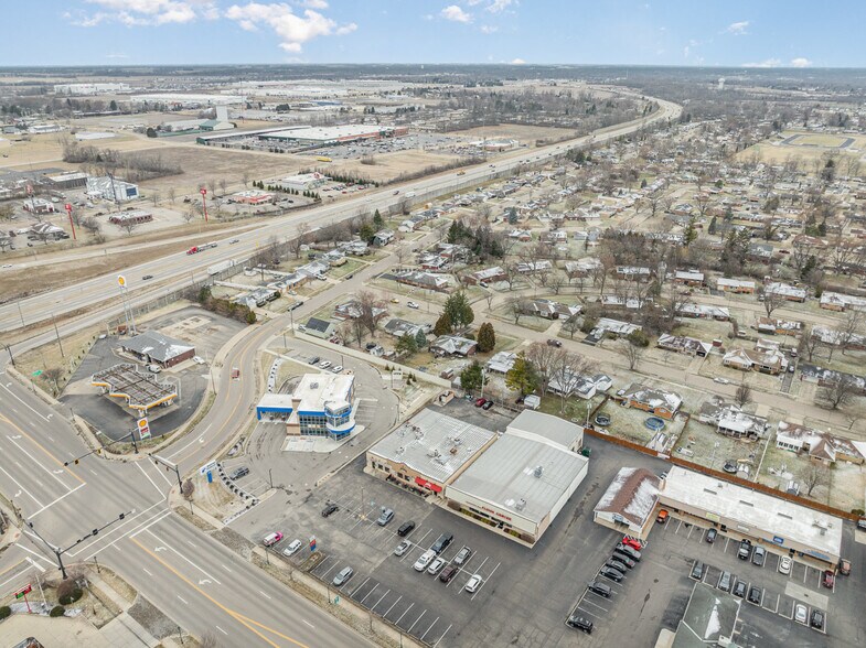 More Photos Of 965-975 W Main St, Tipp City General Retail For Sale