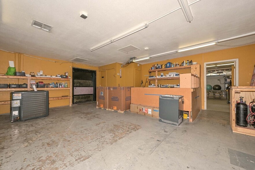 More Photos Of 11123-11127 W Nevada Ave, Youngtown Office For Sale