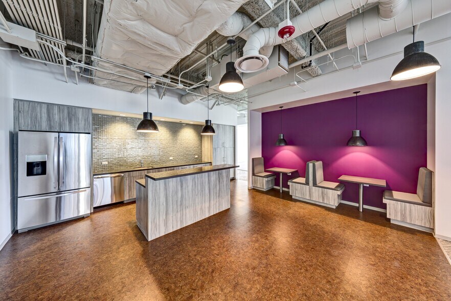 More Photos Of 353 N Clark St, Chicago Office For Sale