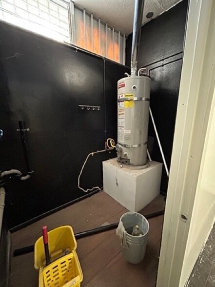 More Photos Of 1137-1149 W Avenue I, Lancaster Storefront Retail Office For Lease