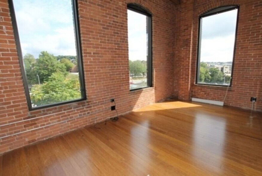 More Photos Of 25 Union St, Worcester Loft Creative Space For Lease