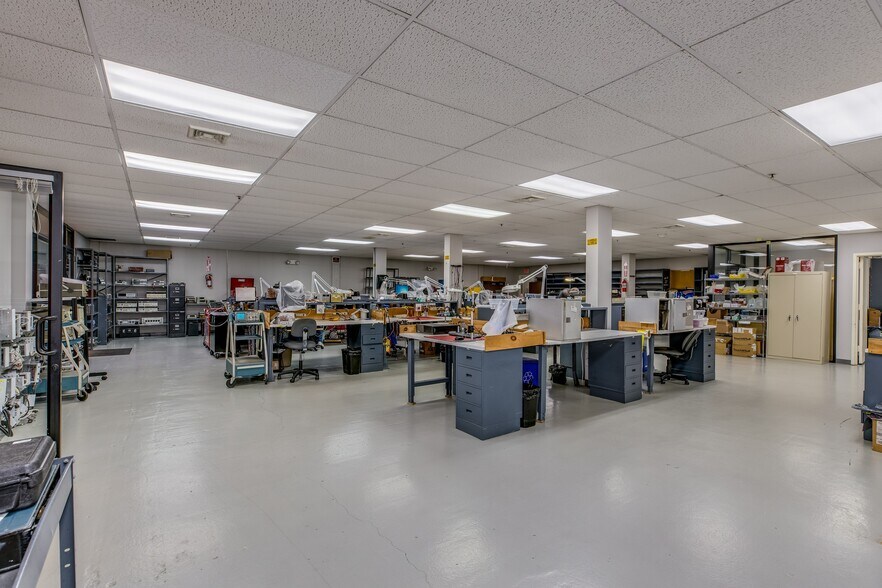 More Photos Of 210 Hanse Ave, Freeport Warehouse For Lease