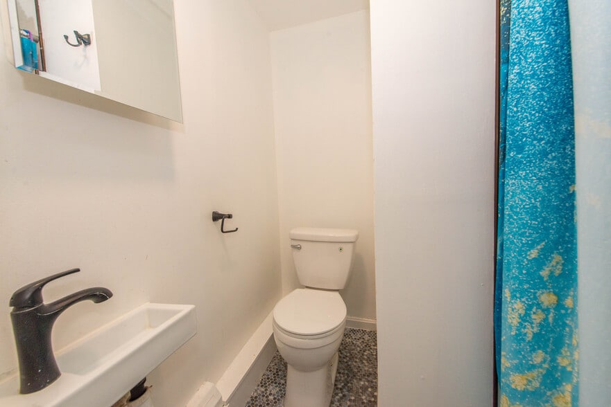 More Photos Of 22 E Quackenbush Ave, Dumont Apartments For Sale