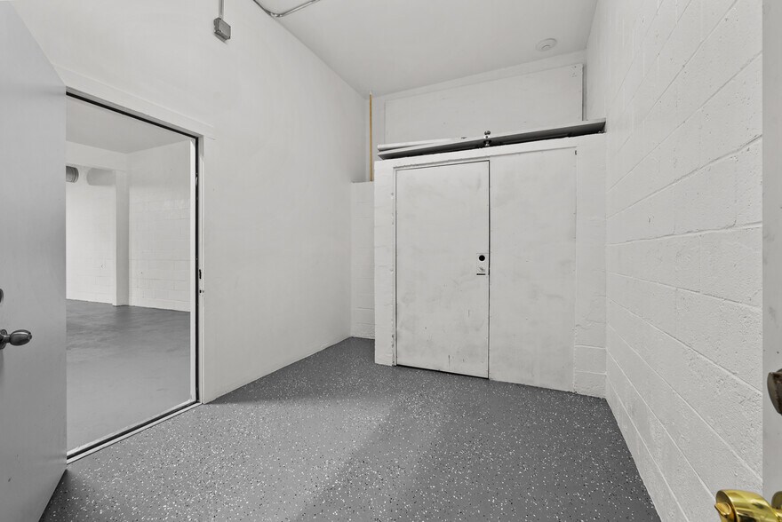 More Photos Of 6853-6865 Foothill Blvd, Tujunga Freestanding For Sale