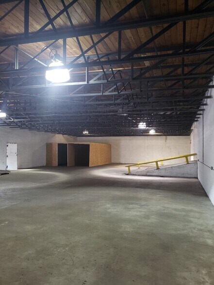 More Photos Of 1430 Reverend Abraham Woods Jr Blvd, Birmingham Warehouse For Lease