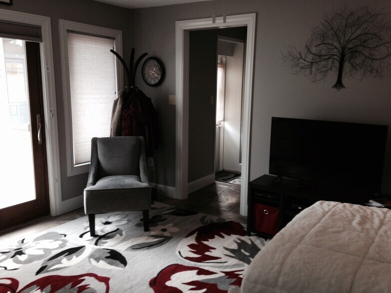 More Photos Of 301 Meyers Ave, Meyersdale Hotel For Sale