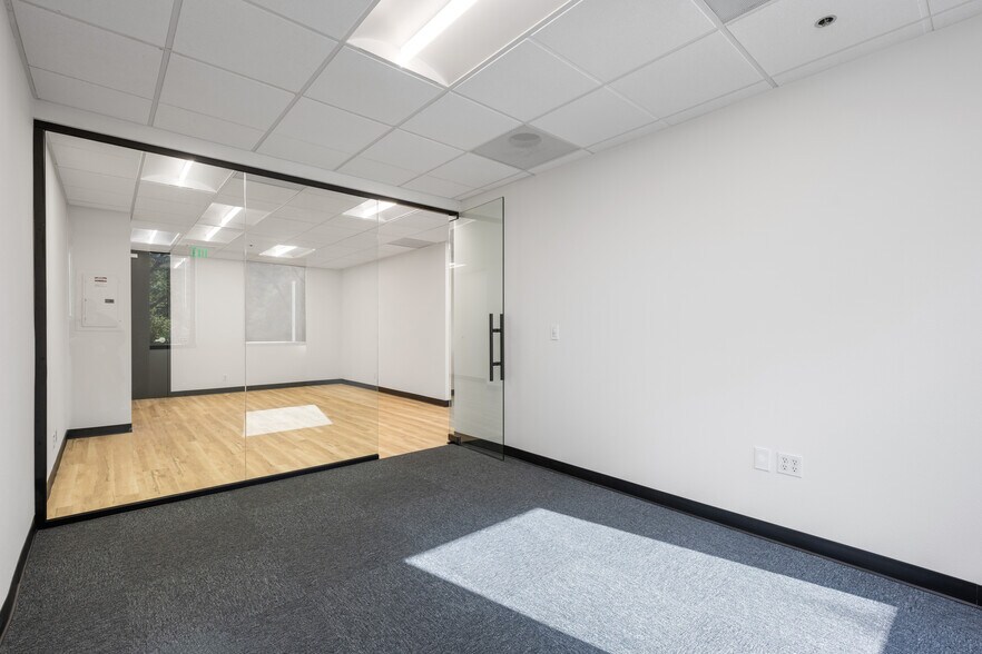 More Photos Of 1925 Palomar Oaks Way, Carlsbad Unknown For Lease