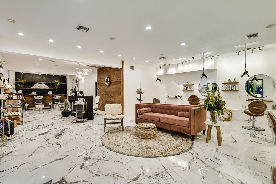 More Photos Of 1101 W 34th St, Austin Freestanding For Sale