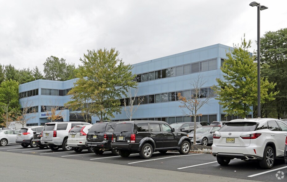 More Photos Of 293 Eisenhower Pky, Livingston Office Residential For Lease