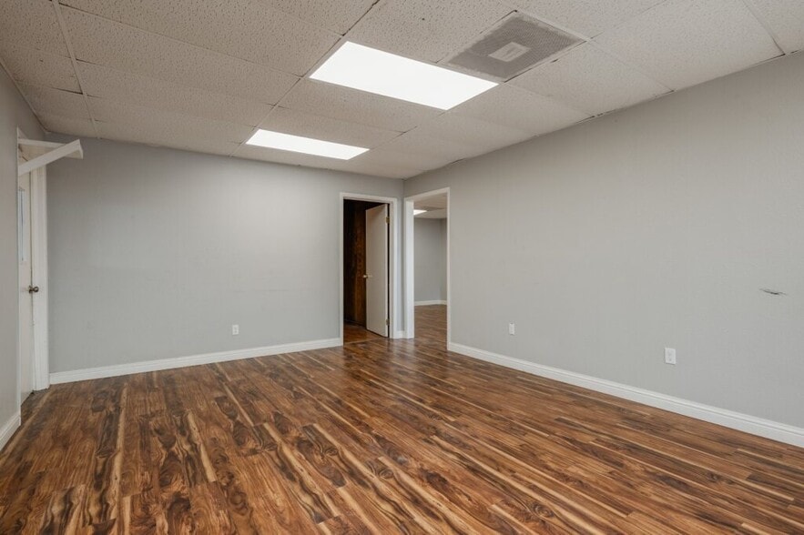 More Photos Of 5131 Sharp St, Dallas Warehouse For Sale