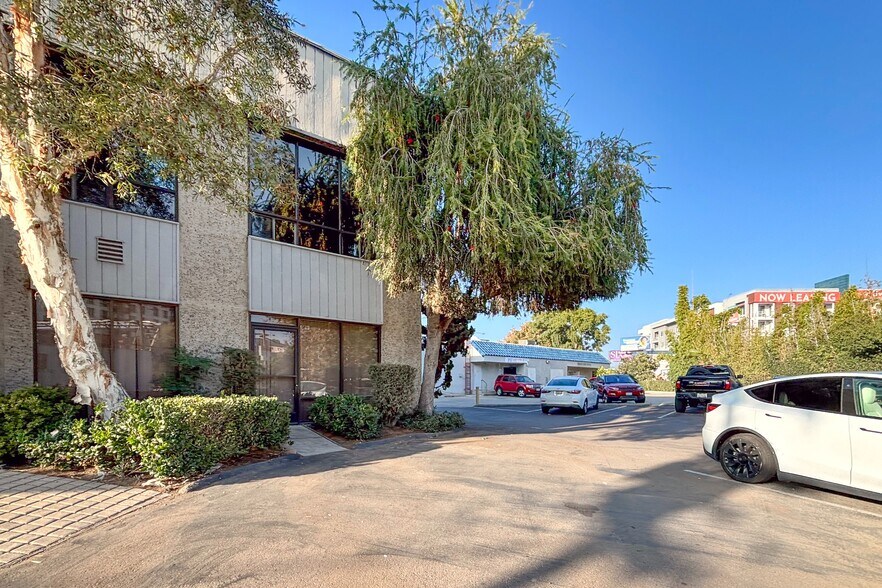 More Photos Of 5959 Mission Gorge Rd, San Diego Office For Sale