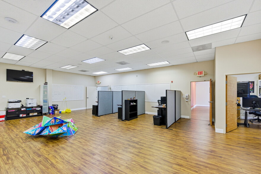 More Photos Of 74 SW 12th Ave, Dania Warehouse For Lease